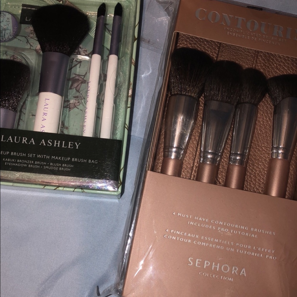 Makeup brushes
